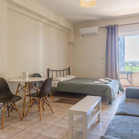 Elia Mini Suites 7 Larissa Buitenkant foto