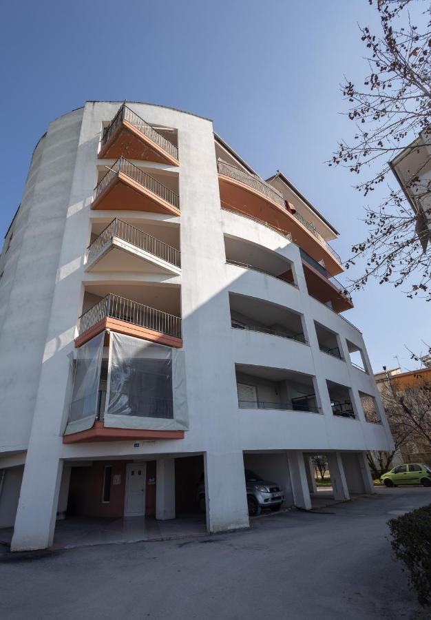 Elia Mini Suites 7 Larissa Buitenkant foto